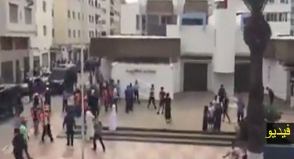 بالفيديو: اعتقال 15 محتجا ضمن مسيرة "العيد" بالحسيمة وتوقيف 10 منهم على خلفية توثيق الاحتجاج بهواتفهم بالفيديو: اعتقال 15 محتجا ضمن مسيرة "العيد" بالحسيمة وتوقيف 10 منهم على خلفية توثيق الاحتجاج بهواتفهم
