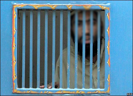 إيكسان تهتزّ على إيقاع خيانة زوجية مُشتركة بطلها إمام مسجد إيكسان تهتزّ على إيقاع خيانة زوجية مُشتركة بطلها إمام مسجد