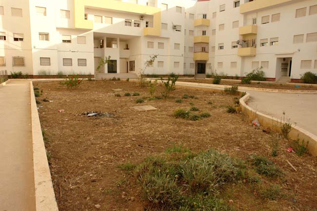 سكّان إقامات حيّ المطار القديم ينتفضون ضدّ الصمت سكّان إقامات حيّ المطار القديم ينتفضون ضدّ الصمت