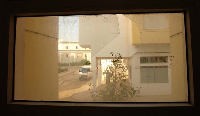 سكّان إقامات حيّ المطار القديم ينتفضون ضدّ الصمت سكّان إقامات حيّ المطار القديم ينتفضون ضدّ الصمت