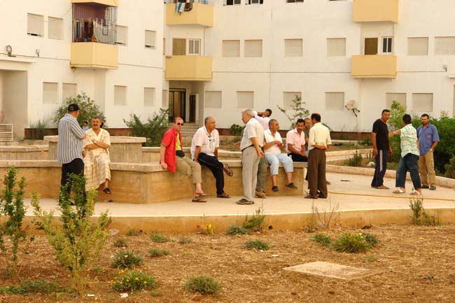 سكّان إقامات حيّ المطار القديم ينتفضون ضدّ الصمت سكّان إقامات حيّ المطار القديم ينتفضون ضدّ الصمت