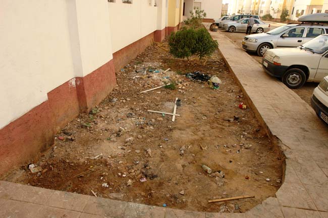 سكّان إقامات حيّ المطار القديم ينتفضون ضدّ الصمت سكّان إقامات حيّ المطار القديم ينتفضون ضدّ الصمت