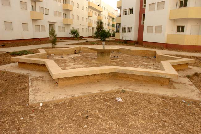 سكّان إقامات حيّ المطار القديم ينتفضون ضدّ الصمت سكّان إقامات حيّ المطار القديم ينتفضون ضدّ الصمت