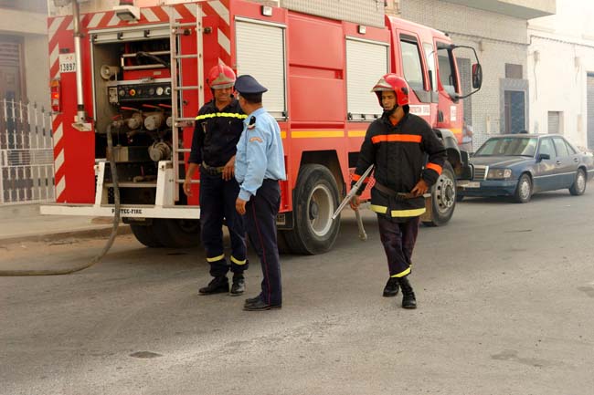 إخماد حريق نشب ببداية شارع الحسن الثاني بالنّاظور إخماد حريق نشب ببداية شارع الحسن الثاني بالنّاظور