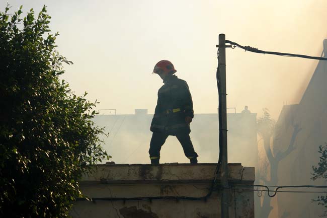 إخماد حريق نشب ببداية شارع الحسن الثاني بالنّاظور