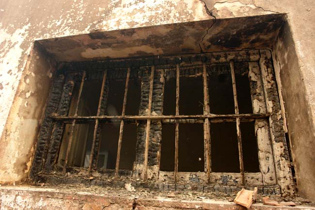 إخماد حريق نشب ببداية شارع الحسن الثاني بالنّاظور إخماد حريق نشب ببداية شارع الحسن الثاني بالنّاظور