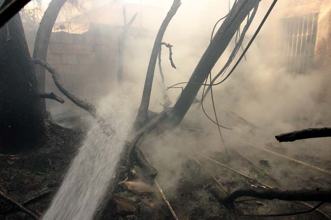إخماد حريق نشب ببداية شارع الحسن الثاني بالنّاظور إخماد حريق نشب ببداية شارع الحسن الثاني بالنّاظور