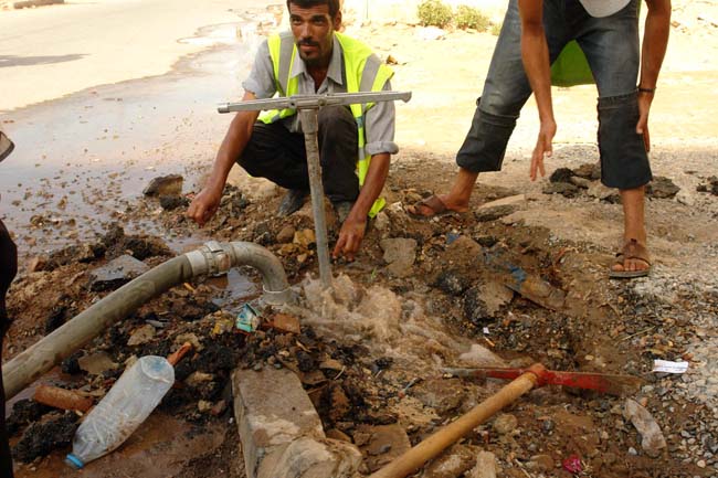 إخماد حريق نشب ببداية شارع الحسن الثاني بالنّاظور إخماد حريق نشب ببداية شارع الحسن الثاني بالنّاظور