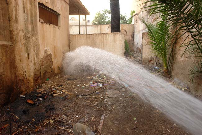 إخماد حريق نشب ببداية شارع الحسن الثاني بالنّاظور إخماد حريق نشب ببداية شارع الحسن الثاني بالنّاظور