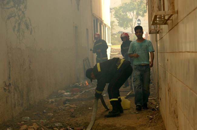 إخماد حريق نشب ببداية شارع الحسن الثاني بالنّاظور إخماد حريق نشب ببداية شارع الحسن الثاني بالنّاظور