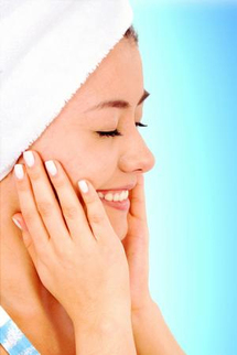 كيف تتخلصين من لون وجهك الاصفر والشاحب ؟ كيف تتخلصين من لون وجهك الاصفر والشاحب ؟