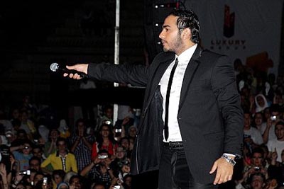 حفلات تامر حسني و حقيقة حالات الاغماء حفلات تامر حسني و حقيقة حالات الاغماء