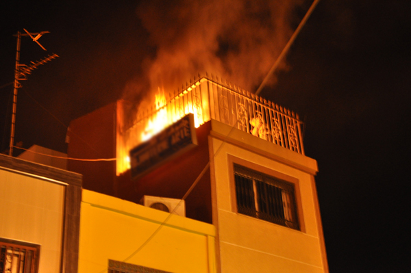 إخماد نيران قبل أن تنال من دكاكين قيسارية النّاظور إخماد نيران قبل أن تنال من دكاكين قيسارية النّاظور