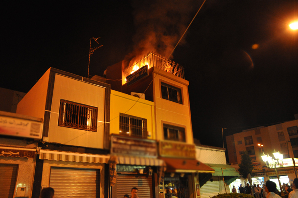 إخماد نيران قبل أن تنال من دكاكين قيسارية النّاظور إخماد نيران قبل أن تنال من دكاكين قيسارية النّاظور