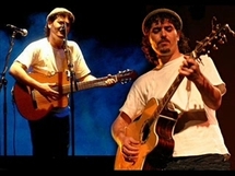 الفنّان الموسيقي خالد إزري يُطرب الحُسيميين بتألّقه المُعتاد الفنّان الموسيقي خالد إزري يُطرب الحُسيميين بتألّقه المُعتاد