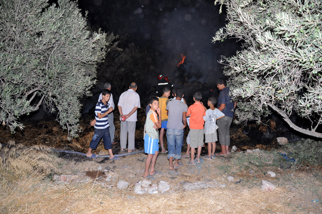 حريق يثير الفزع وسط ساكنة حي عاريض بالناظور حريق يثير الفزع وسط ساكنة حي عاريض بالناظور