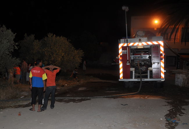 حريق يثير الفزع وسط ساكنة حي عاريض بالناظور حريق يثير الفزع وسط ساكنة حي عاريض بالناظور