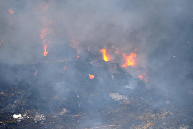 حريق يثير الفزع وسط ساكنة حي عاريض بالناظور حريق يثير الفزع وسط ساكنة حي عاريض بالناظور