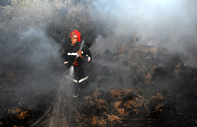 حريق يثير الفزع وسط ساكنة حي عاريض بالناظور حريق يثير الفزع وسط ساكنة حي عاريض بالناظور