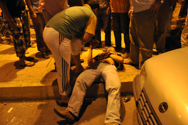 عصابة إجرامية تعتدي على شاب بكورنيش الناظور عصابة إجرامية تعتدي على شاب بكورنيش الناظور