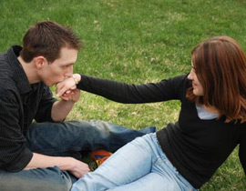 أكثر 5 حركات تحبها المرأة من الرجل أكثر 5 حركات تحبها المرأة من الرجل