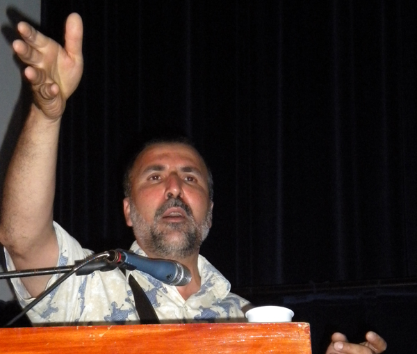 ضحايا الترحيل التعسفي  بين مطرقة جراح الجزائر وسندان إهانة المغرب ضحايا الترحيل التعسفي  بين مطرقة جراح الجزائر وسندان إهانة المغرب