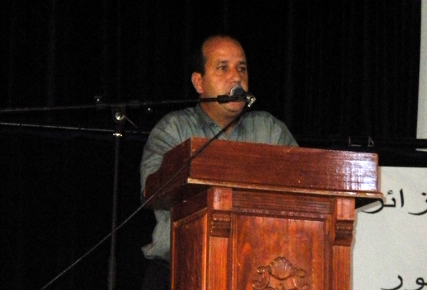 ضحايا الترحيل التعسفي  بين مطرقة جراح الجزائر وسندان إهانة المغرب ضحايا الترحيل التعسفي  بين مطرقة جراح الجزائر وسندان إهانة المغرب