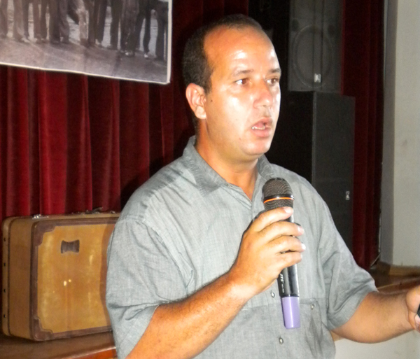 ضحايا الترحيل التعسفي  بين مطرقة جراح الجزائر وسندان إهانة المغرب ضحايا الترحيل التعسفي  بين مطرقة جراح الجزائر وسندان إهانة المغرب