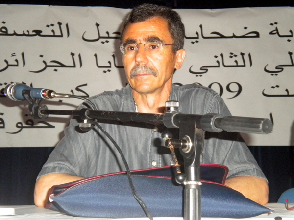 ضحايا الترحيل التعسفي  بين مطرقة جراح الجزائر وسندان إهانة المغرب ضحايا الترحيل التعسفي  بين مطرقة جراح الجزائر وسندان إهانة المغرب