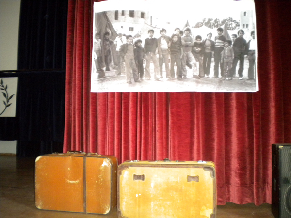 ضحايا الترحيل التعسفي  بين مطرقة جراح الجزائر وسندان إهانة المغرب ضحايا الترحيل التعسفي  بين مطرقة جراح الجزائر وسندان إهانة المغرب