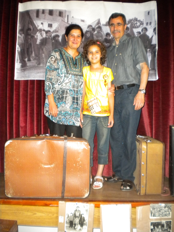 ضحايا الترحيل التعسفي  بين مطرقة جراح الجزائر وسندان إهانة المغرب ضحايا الترحيل التعسفي  بين مطرقة جراح الجزائر وسندان إهانة المغرب