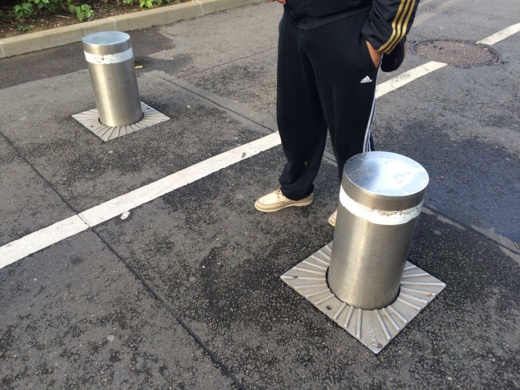 الشرطة الفرنسية تعتقل رجلا حاول دهس حشد أمام مسجد بسيارته الشرطة الفرنسية تعتقل رجلا حاول دهس حشد أمام مسجد بسيارته