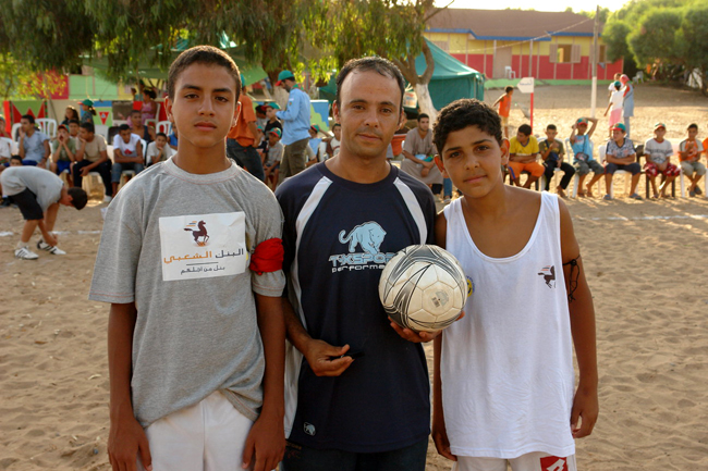 مؤسسة محمد الخامس لحماية البيئة والبنك الشعبي تنظم أنشطة بشاطئ أركمان   مؤسسة محمد الخامس لحماية البيئة والبنك الشعبي تنظم أنشطة بشاطئ أركمان