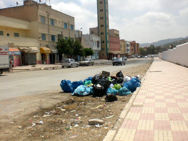 خلاف سياسي يغرق جماعة بني بويفرور في مستنقع الأزبال خلاف سياسي يغرق جماعة بني بويفرور في مستنقع الأزبال