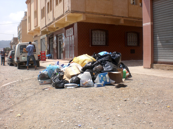 خلاف سياسي يغرق جماعة بني بويفرور في مستنقع الأزبال خلاف سياسي يغرق جماعة بني بويفرور في مستنقع الأزبال