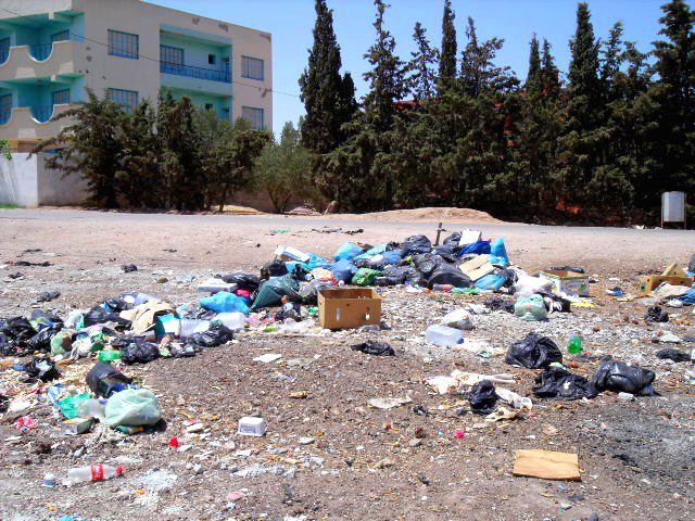 جماعة بني سيدال الجبل تستغيث من الأزبال والروائح الكريهة جماعة بني سيدال الجبل تستغيث من الأزبال والروائح الكريهة