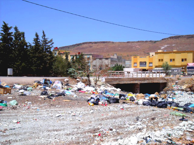 جماعة بني سيدال الجبل تستغيث من الأزبال والروائح الكريهة جماعة بني سيدال الجبل تستغيث من الأزبال والروائح الكريهة