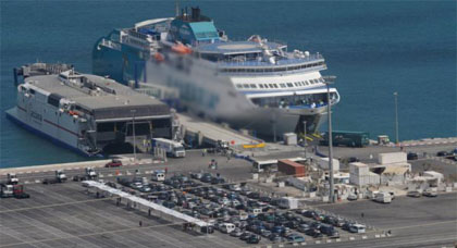 اصطدام باخرتين على متنهما أفراد من الجالية المقيمة بالخارج يخلق حالة من الهلع بميناء طنجة 