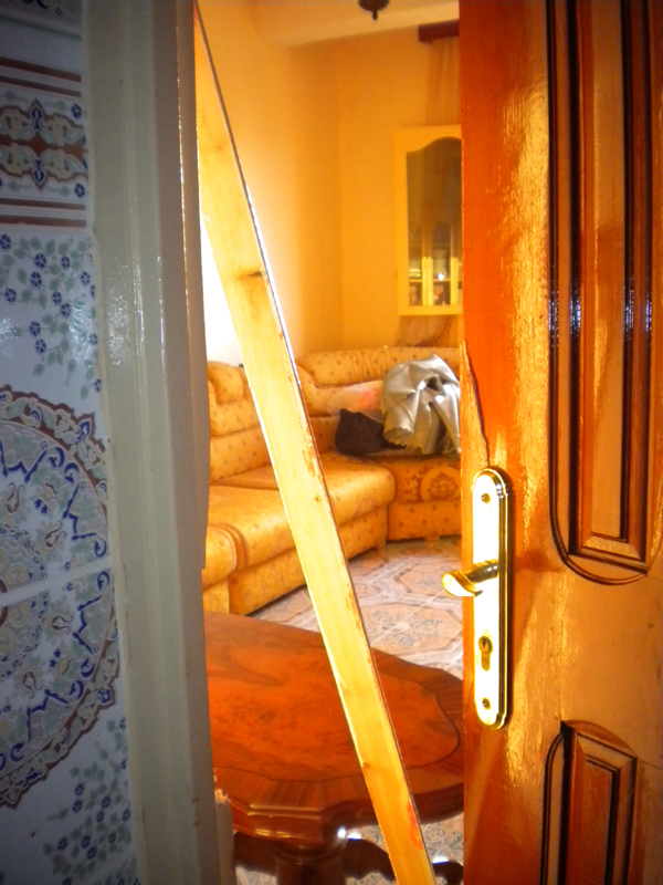 مداهمة منزل وإختطاف شخص في ظروف غامضة بجماعة أركمان مداهمة منزل وإختطاف شخص في ظروف غامضة بجماعة أركمان