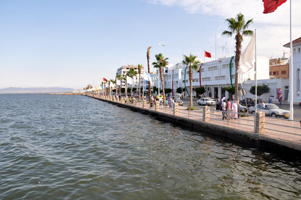 موجة الحرارة ترغم ساكنة الناظور على الهروب من المدينة موجة الحرارة ترغم ساكنة الناظور على الهروب من المدينة