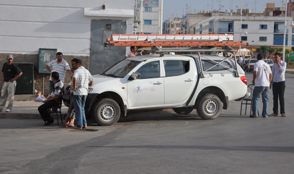 التماس الكهربائي يؤجج غضب مواطنين بالناظور والجهة المسؤولة خارج التغطية التماس الكهربائي يؤجج غضب مواطنين بالناظور والجهة المسؤولة خارج التغطية