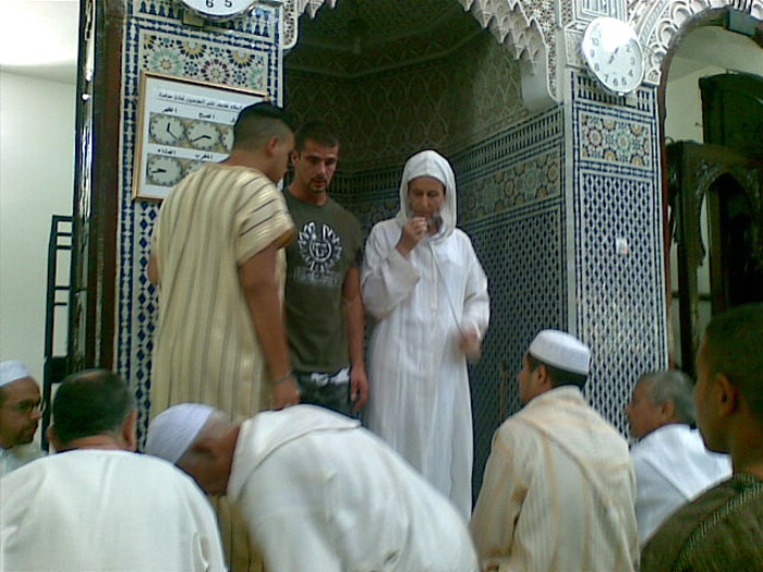 بلجيكي ينطق بالشهادتين في رحاب مسجد الحسن الثاني بالناظور بلجيكي ينطق بالشهادتين في رحاب مسجد الحسن الثاني بالناظور