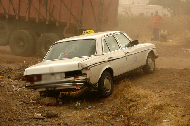 في آخر لحظة.. تجنّب انفجار كبير على طريق بني انصار في آخر لحظة.. تجنّب انفجار كبير على طريق بني انصار
