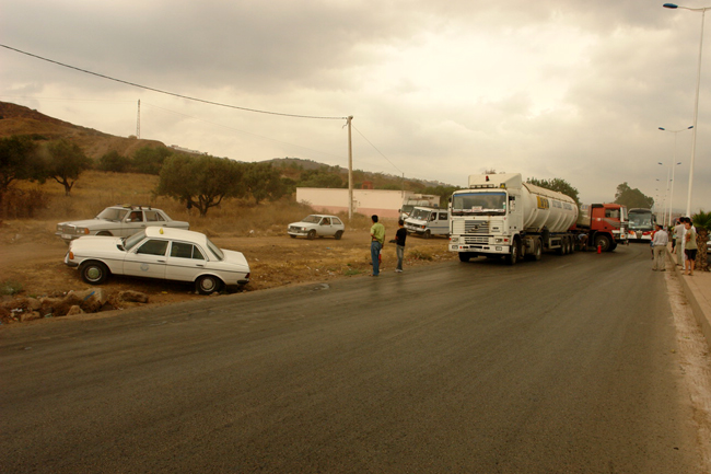 في آخر لحظة.. تجنّب انفجار كبير على طريق بني انصار في آخر لحظة.. تجنّب انفجار كبير على طريق بني انصار