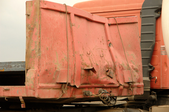 في آخر لحظة.. تجنّب انفجار كبير على طريق بني انصار في آخر لحظة.. تجنّب انفجار كبير على طريق بني انصار