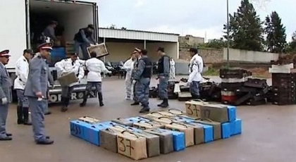 حجز 200 كيلوغرام من المخدرات داخل حافلة متجهة من الناظور نحو ألمانيا حجز 200 كيلوغرام من المخدرات داخل حافلة متجهة من الناظور نحو ألمانيا