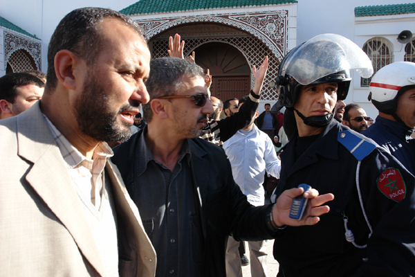 أربع عناصر من العدل والإحسان يُعتقلون ليل الأربعاء بوسط النّاظور المدينة أربع عناصر من العدل والإحسان يُعتقلون ليل الأربعاء بوسط النّاظور المدينة