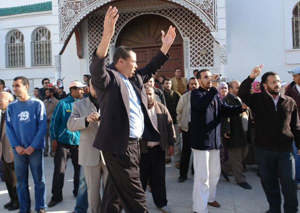 أربع عناصر من العدل والإحسان يُعتقلون ليل الأربعاء بوسط النّاظور المدينة أربع عناصر من العدل والإحسان يُعتقلون ليل الأربعاء بوسط النّاظور المدينة