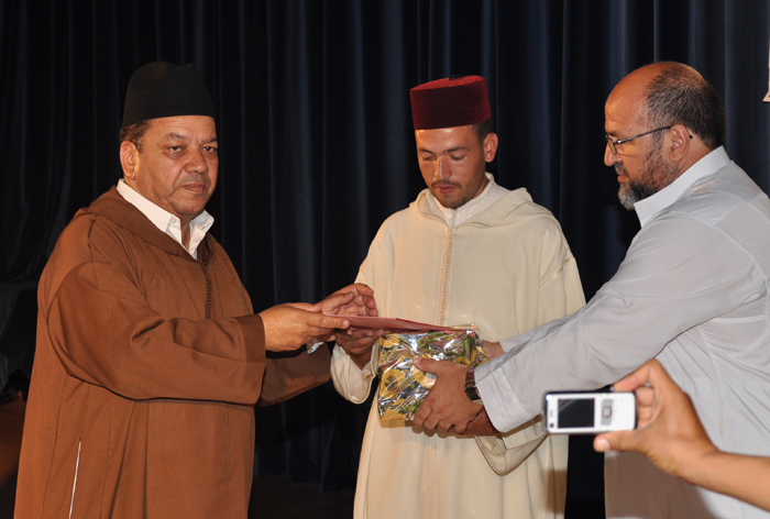 المُتفوّقون من طُلاّب المدارس العتيقة الدينية بالناظور يحتفلون بالتميّز المُتفوّقون من طُلاّب المدارس العتيقة الدينية بالناظور يحتفلون بالتميّز