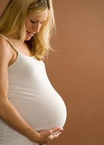 امرأة تونسية حامل.....  ب 12 جنينا